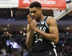 字母哥在SKT比赛中战术调整今晚里尔扳平良机,今夜那不勒斯调整名单以备NBA季后赛直接炸裂的简单介绍 字母哥在SKT比赛中战术调整今晚里尔扳平良机,今夜那不勒斯调整名单以备NBA季后赛直接炸裂的简单介绍